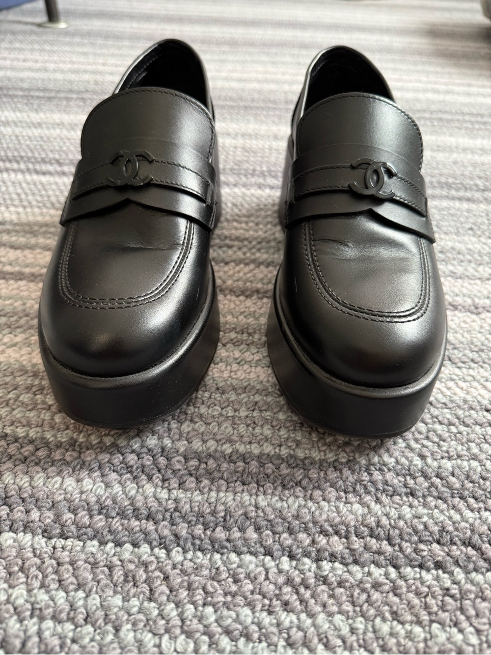 CHANEL Black Leather CC- Platform Slip-On Loafers - 37.5 - Authentic - Picture 6 of 16